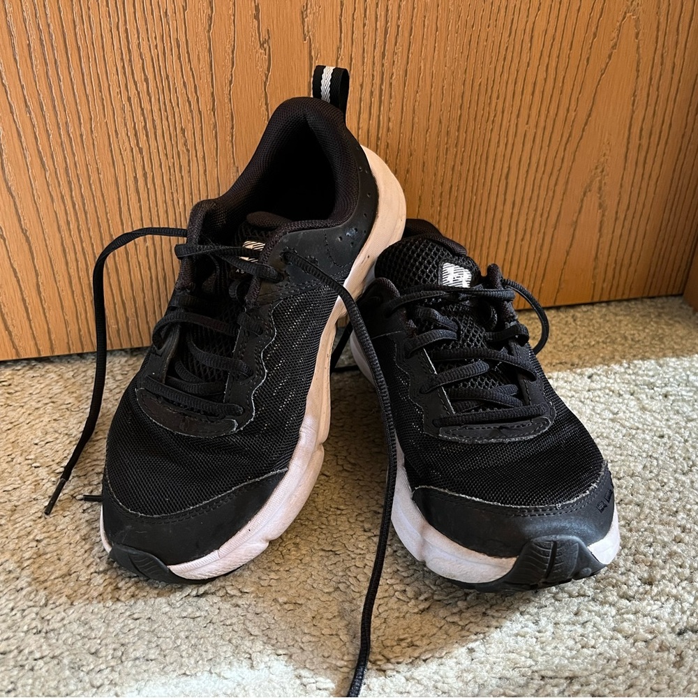 Youth Boy's Assert 10 Under Armour black and white athletic shoes Size 5Y